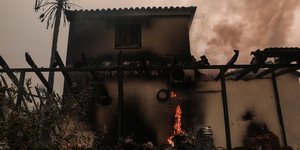 καμένο σπίτι μετά από φωτιά