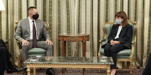 Κατερίνα Σακελλαροπούλου με Σέρβο ΥΠΕΣ 