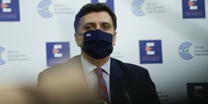 κικιλιας μπλε κοκκινη γραβατα 