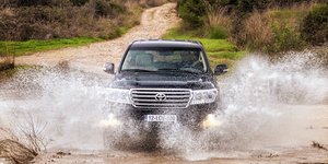 toyota land cruiser v8