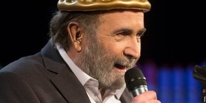 Λάκης Λαζόπουλος μικρόφωνο