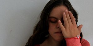 Η νεαρή γυναίκα γράφει ιστορία και ταυτόχρονα συγκινεί