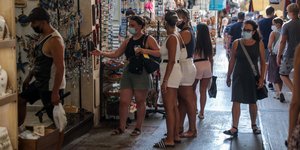 μαγαζι τουριστικα