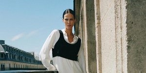 γυναίκα με πλεκτό