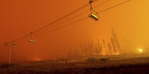 Μεγάλη φωτιά στη Λίμνη Τάχο της Καλιφόρνια