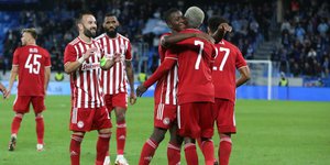 Πανηγυρίζουν οι παίκτες του Ολυμπιακού