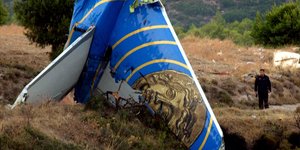 Η ουρά του αεροσκάφους της Helios στο Γραμματικό / Φωτογραφία: AP Photos