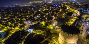 Πανοραμική εικόνα της Θεσσαλονίκης το βράδυ
