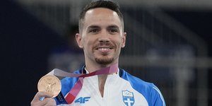 Ο Λευτέρης Πετρούνιας με το χάλκινο μετάλλιο