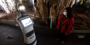 Το πρώτο ρομπότ ξεναγός σε σπήλαιο, η Περσεφόνη 