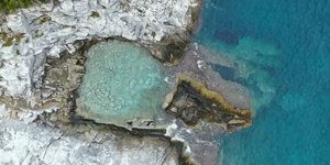 πέτρινη πισίνα της Μάνης