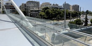 Νέα πεζογέφυρα στο Παλαιό Φάληρο, στη λεωφόρο Αλίμου