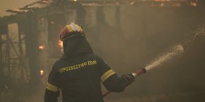 πυροσβέστης μάνικα νερό φωτιά Βίλια