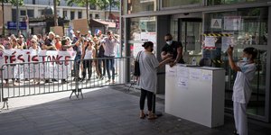 Με πράσινο πιστοποιητικό η είσοδος και στα εμπορικά κέντρα της Γαλλίας