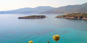Η νήσος Πρώτη με το ιστορικό ναυάγιο Anouar