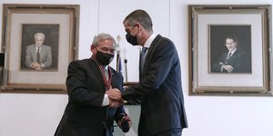 Με το Μετάλλιο της Πόλεως των Αθηνών, τιμήθηκε ο Ρόμπερτ Μενέντεζ