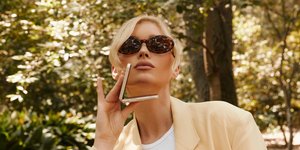 Το κέντρο του Λος Άντζελες με το νέο Samsung Galaxy Z Flip3 μέσα από τα μάτια του supermodel Elsa Hosk