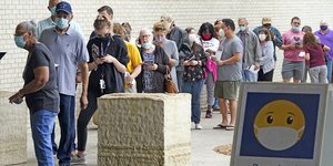 Επιστρέφουν οι μάσκες στην Αμερική