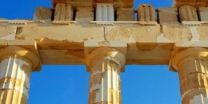 κίονες