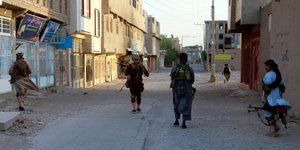 στρατιώτες Ταλιμπάν δρόμος Αφγανιστάν