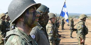 στρατιωτες καμουφλαζ