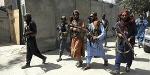 Οι Ταλιμπάν κυκλοφορούν με όπλα στους δρόμους της Καμπούλ 