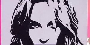 Πλακάτ με φωτογραφία της Μπρίτνεϊ Σπίαρς «φιμωμένης»