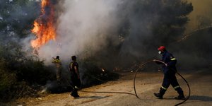 Μαινεται η φωτια