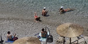 τρεις ακρογιαλια