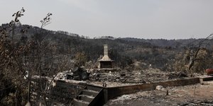 τζακι καμενα