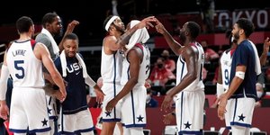 Οι Αμερικανοί πανηγυρίζουν τη νίκη τους