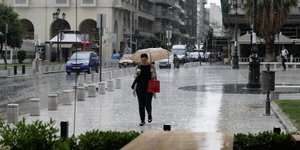 Βροχερός καιρός στο κέντρο της Θεσσαλονίκης