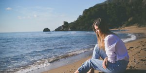 γυναίκα στην παραλία