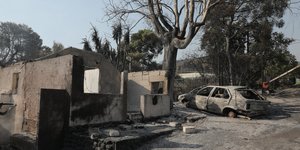 Ζημιές από τη φωτιά στην Αιγιάλεια