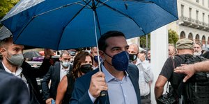 Ο Αλέξης Τσίπρας στην αποχαιρετιστήρια τελετή στον Μίκη Θεοδωράκη