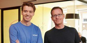 Ο Γιούαν Μπλερ με το μέλος του ΔΣ της εταιρείας του, Τζέρεμι Ντάγκαν 