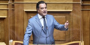 Ο Άδωνις Γεωργιάδης στη Βουλή κατά τη διάρκεια απάντησης επίκαιρων ερωτήσεων