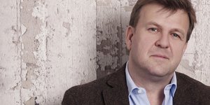 Ο συνθέτης της μουσικής του τηλεπαιχνιδιού «Ποιος θέλει να γίνει εκατομμυριούχος;», Μάθιου Στράκαν