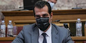 Ο Θάνος Πλεύρης στη Βουλή σε συνεδρίαση επιτροπής της Βουλής
