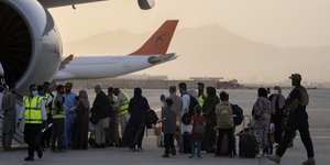 Αεροπλάνο έτοιμο να αναχωρήσει από τον Αφγανιστάν με προορισμό την Ντόχα