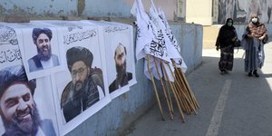 Αφίσες ηγετών των Ταλιμπάν στους δρόμους της Καμπούλ