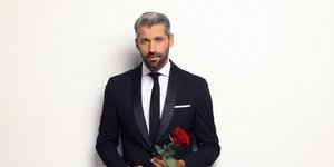 Ο Αλέξης Παππάς στη φωτογράφιση του The Bachelor