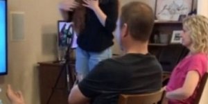 ΗΠΑ: Ο αναπάντεχος τρόπος που ανακοίνωσε νεαρή στους γονείς ότι είναι στρίπερ