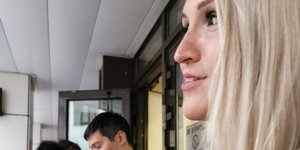 H Αναστασία Βασίλιεβα κατά την προσαγωγή της στη Μόσχα