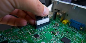 Ατσαλάκης, τσιπάκια