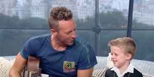 Ο Κρις Μάρτιν με τον 5χρονο γιο της Κέλλυ Κλάρκσον