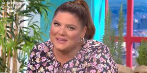 Η Δανάη Μπάρκα με φλοράλ