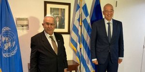 Ο Ελληνας ΥΠΕΞ Ν. Δένδιας με τον ομόλογό του της Αλγερίας