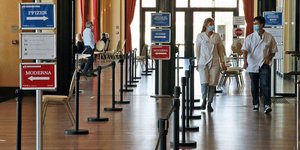 Εμβολιασμοί για τον κορωνοϊό με Moderna και Pfizer
