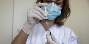 Εμβόλια: Ανοίγει η πλατφόρμα για την τρίτη δόση